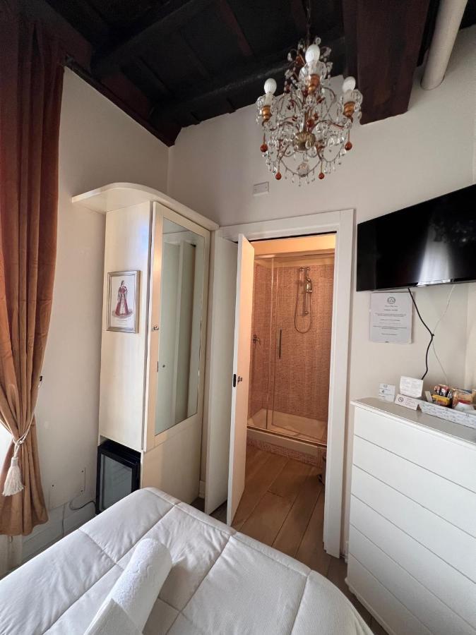 Piazzetta de' Monti Suites Roma Esterno foto
