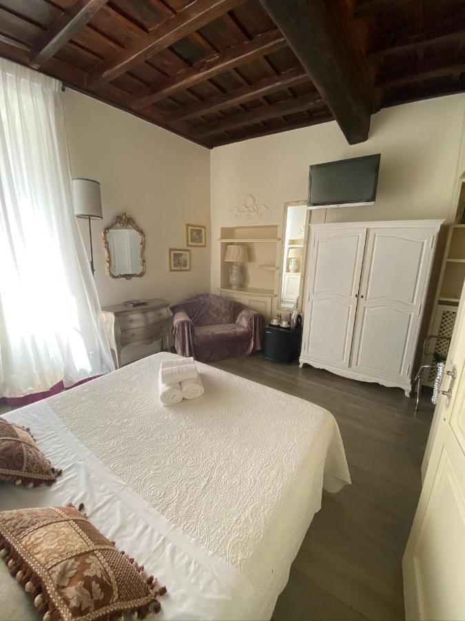 Piazzetta de' Monti Suites Roma Esterno foto