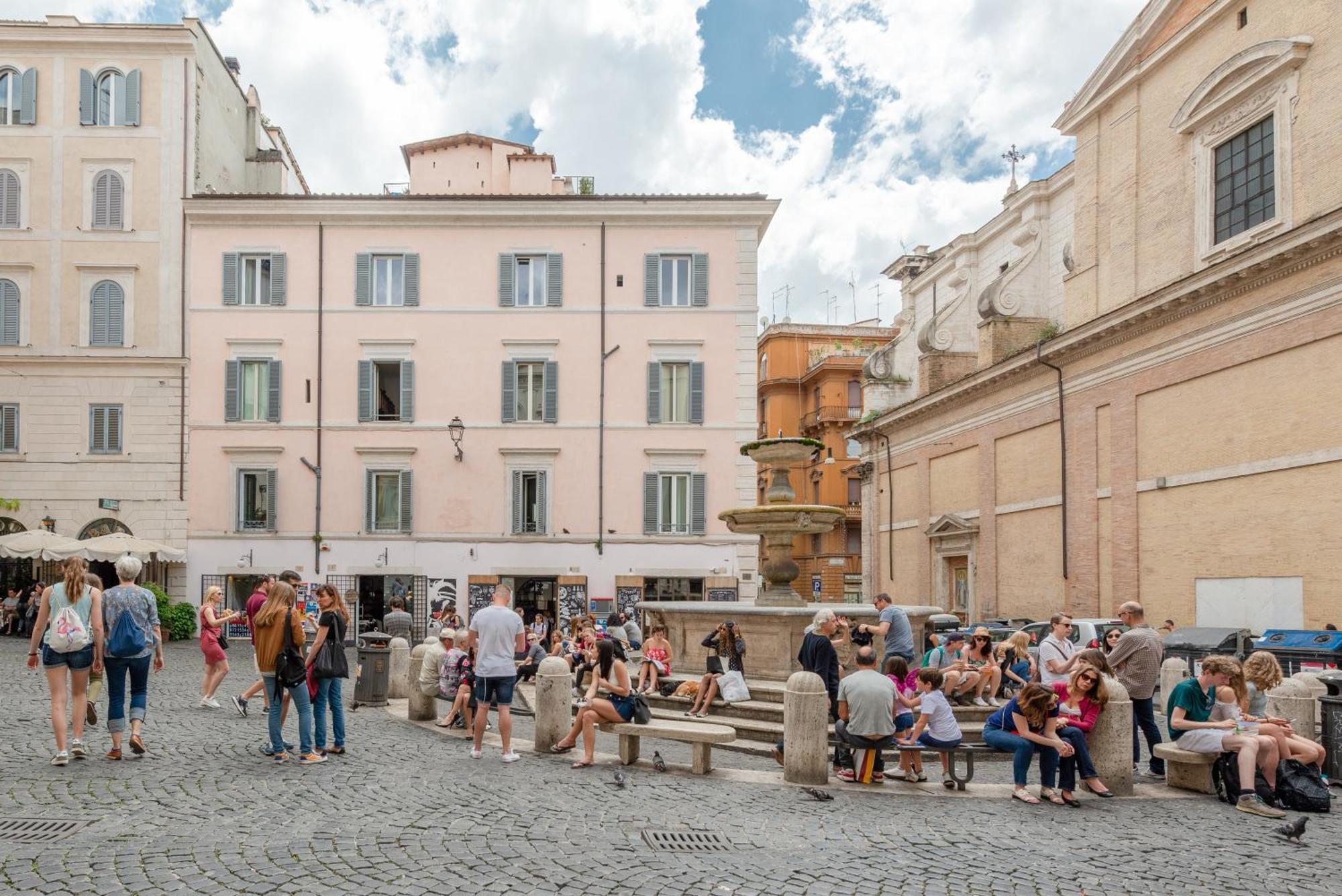 Piazzetta de' Monti Suites Roma Esterno foto