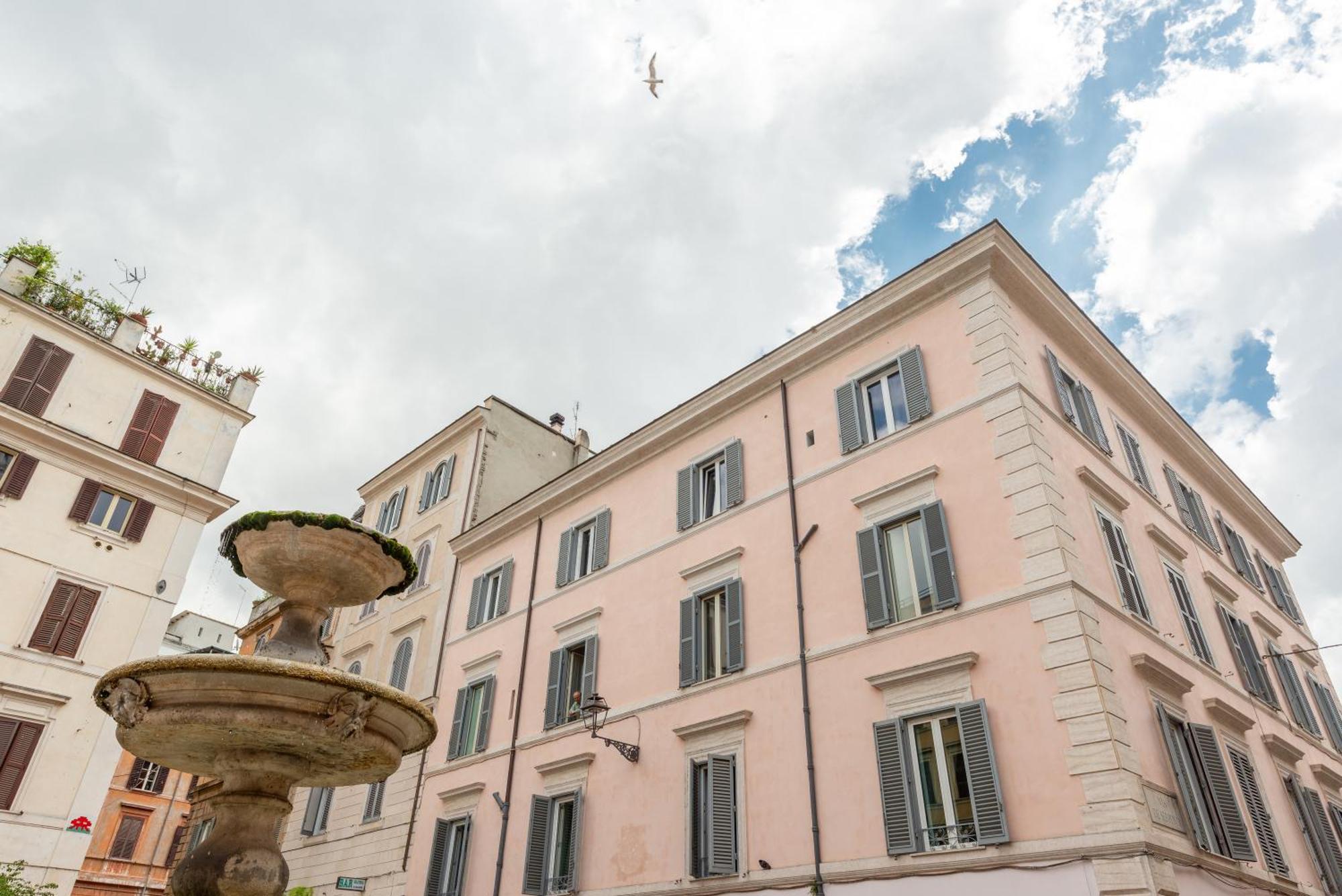 Piazzetta de' Monti Suites Roma Esterno foto