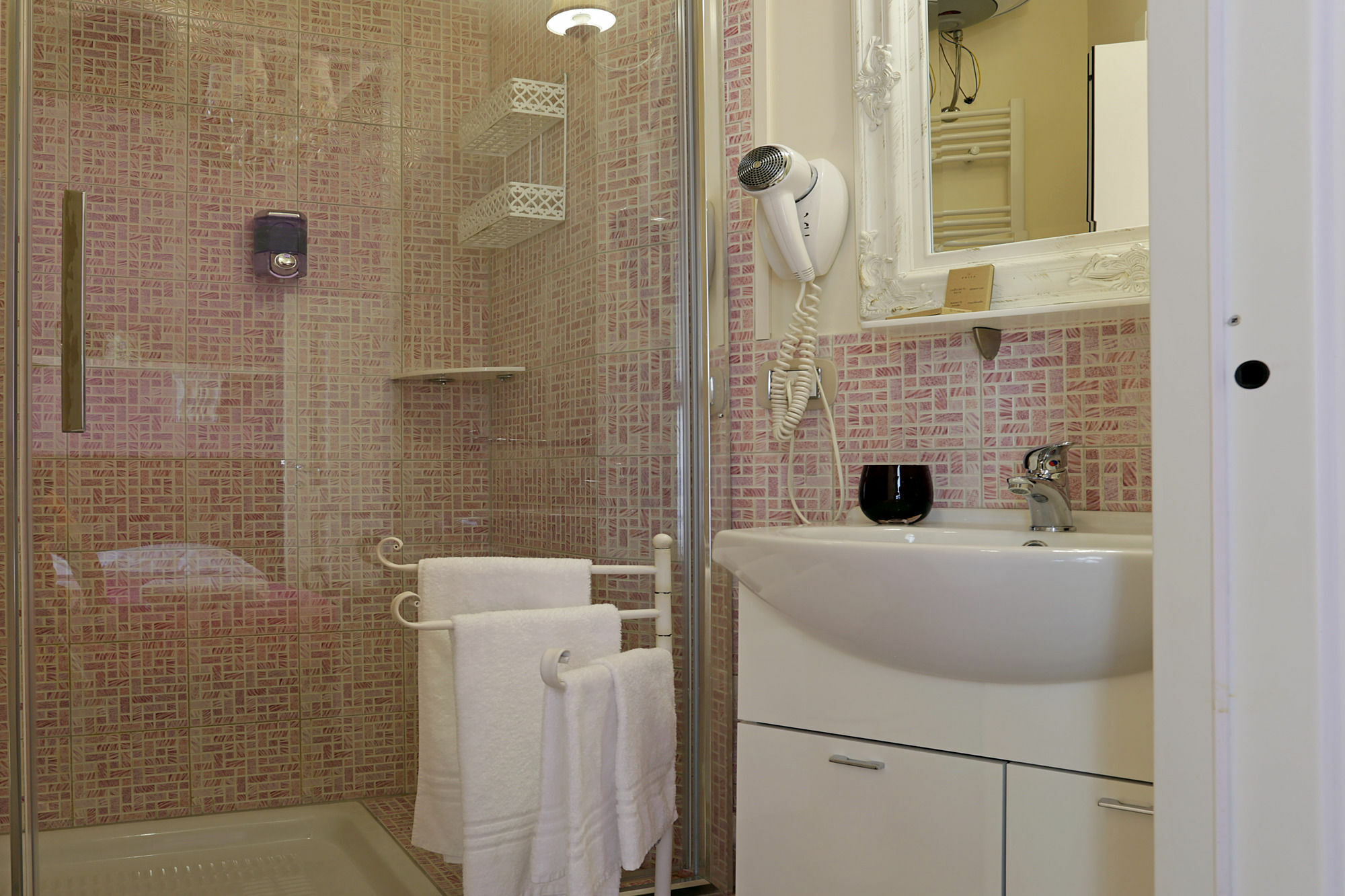 Piazzetta de' Monti Suites Roma Esterno foto